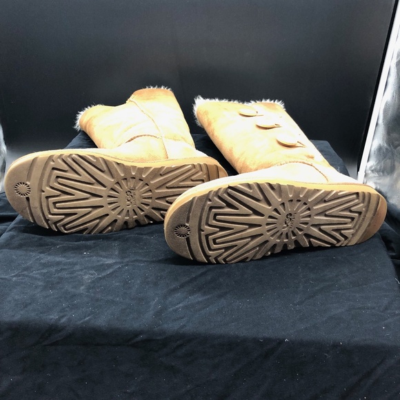 UGG Bailey 3 Button Boot - Picture 10 of 14